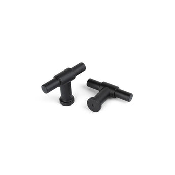 Twee Cordero Black Knobs van yessential.nl met een matzwarte afwerking worden weergegeven op een wit oppervlak - de ene staat rechtop, de andere ligt plat zodat de ronde basis zichtbaar is.