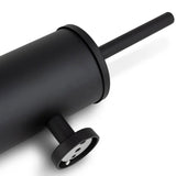 Een close-up van de Fabiano Black WC-set van yessential.nl, met een handgreep en ronde basis, tegen een witte achtergrond - een elegante keuze voor elke zwarte toiletaccessoires of badkameraccessoireset.