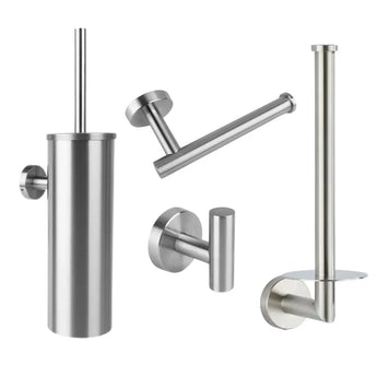 De Corrado RVS WC Set van yessential.nl bestaat uit vier roestvrijstalen badkameraccessoires: een wandclosetborstelhouder, toiletpapierhouder, reserverolhouder en wandhaak, allemaal met een strak, minimalistisch design.