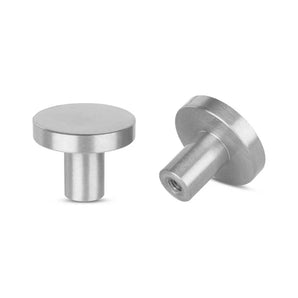 Twee cilindervormige geborstelde metalen standoff-schroeven van yessential.nl, genaamd Marizo RVS, elk met een platte ronde bovenkant en een gat met schroefdraad in de steel, worden getoond tegen een effen witte achtergrond.