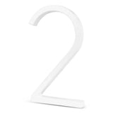 De Amato White 20cm van yessential.nl is een driedimensionale witte nummer twee die rechtop staat op een effen achtergrond, ideaal als moderne huisnummers voor in huis.