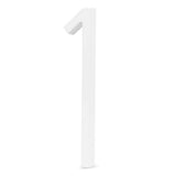 Een witte, driedimensionale "1" uit de Amato White 12,5cm serie van yessential.nl staat rechtop op een effen achtergrond en weerspiegelt het strakke design van moderne huisnummers.