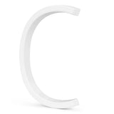 De Amato White 12,5cm van yessential.nl is een driedimensionale, witte hoofdletter C met een strak en minimalistisch design, die rechtop staat tegen een effen witte achtergrond.