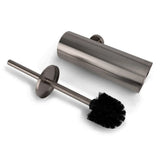 De Romano Gunmetal WC-set van yessential.nl heeft een roestvrijstalen toiletborstel met een zwarte borstelkop en metalen handvat in een slanke cilindrische houder - een elegante toevoeging aan je badkameraccessoires.