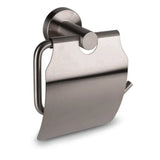 De Mano Gunmetal WC-set van yessential.nl heeft een moderne, wandgemonteerde toiletpapierhouder van roestvrij staal met deksel. De metallic afwerking voegt een strakke touch toe aan elke badkamer, waardoor het een ideale luxe toiletaccessoire is voor elk interieur.