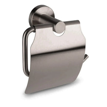 De Marino Gunmetal WC-set van yessential.nl is een wandgemonteerde roestvrijstalen toiletpapierhouder met deksel, afgebeeld op een witte achtergrond. De geborstelde afwerking en het moderne design maken hem perfect voor een moderne badkamer of WC-accessoireset.