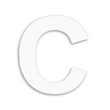 Een vette hoofdletter C in Adamo White 20cm van yessential.nl op een effen witte achtergrond met een subtiele schaduw-ideaal als opvallend huisnummer of stijlvol huisnummer met.