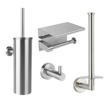 De Donato RVS WC Set van yessential.nl bestaat uit een toiletborstel met houder, toiletpapierhouder met deksel, wandhaak en verticale reserve toiletpapierhouder voor een strakke, moderne badkamer.
